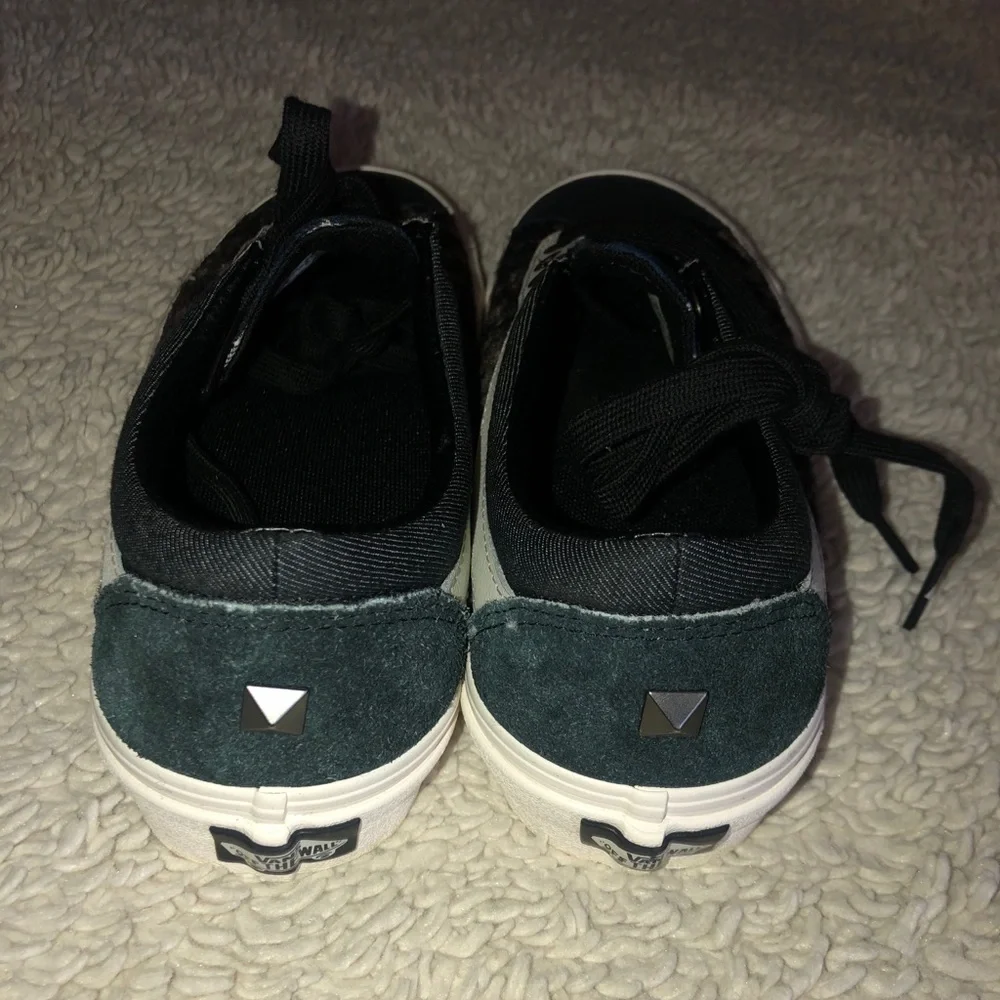 Vans - Picture 5 of 12